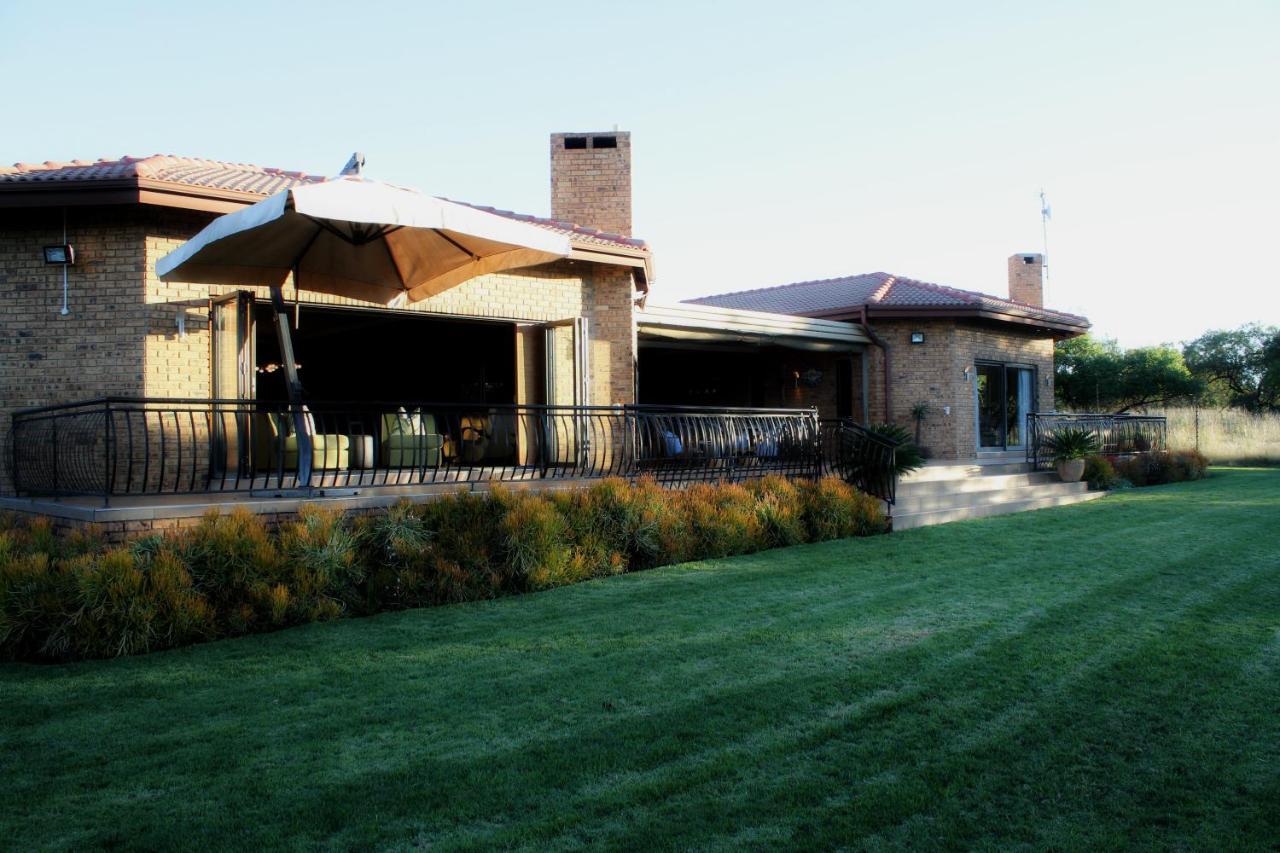 Karee & Wild Olive Guest Lodge Hekpoort Exterior photo